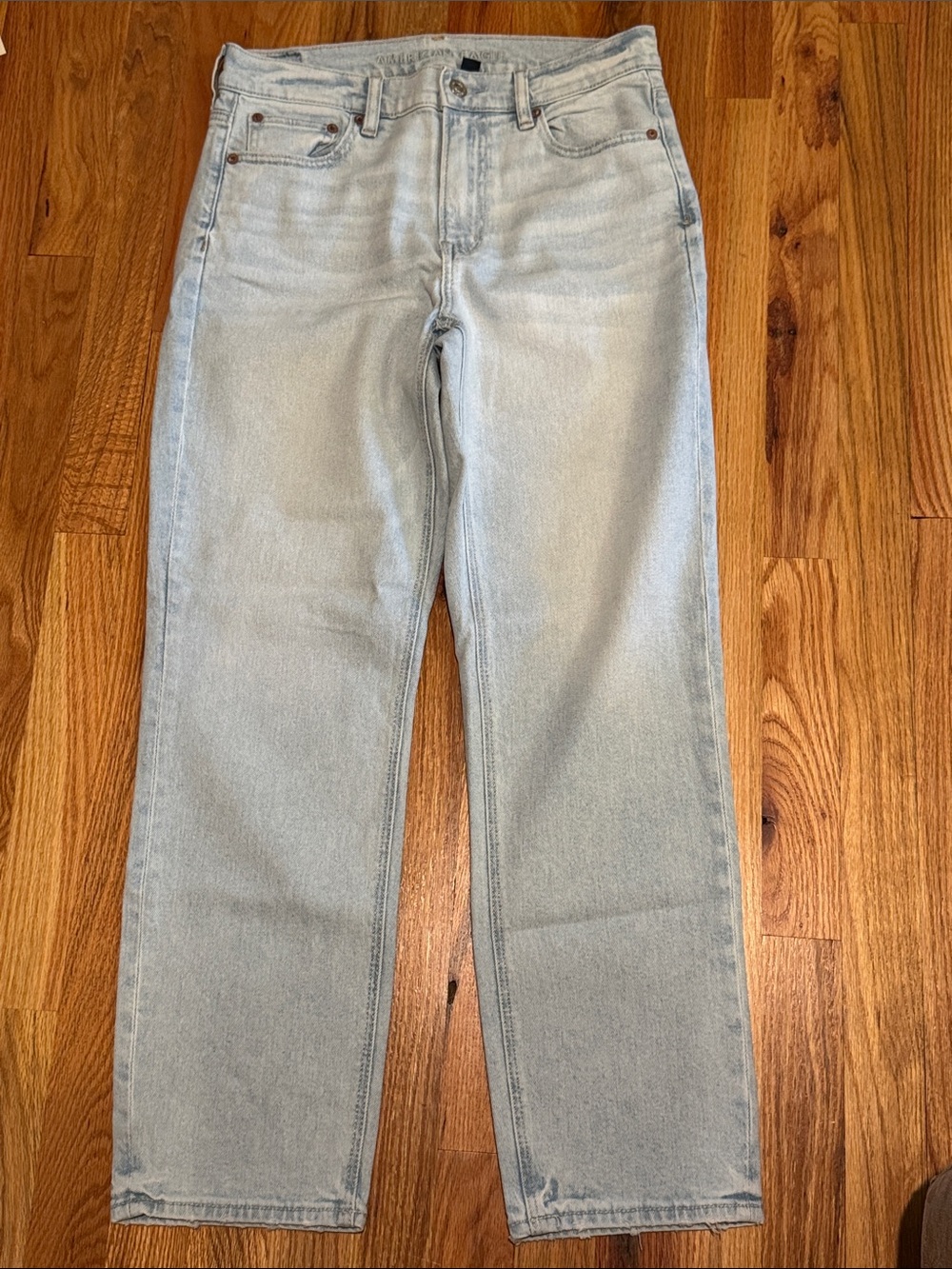 American Eagle size 6S Light Wash super high rise Straight Leg Jeans